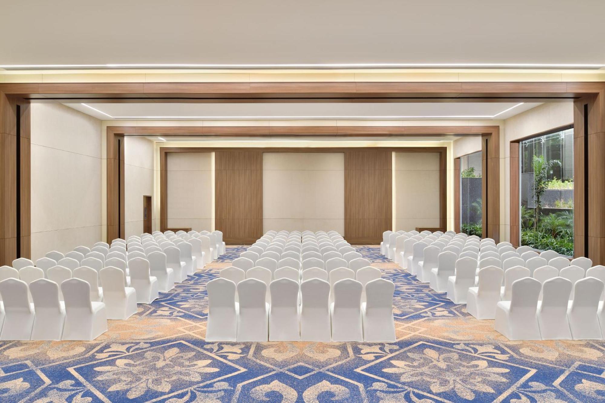 Sheraton Grand Bengaluru Whitefield Hotel & Convention Center Esterno foto