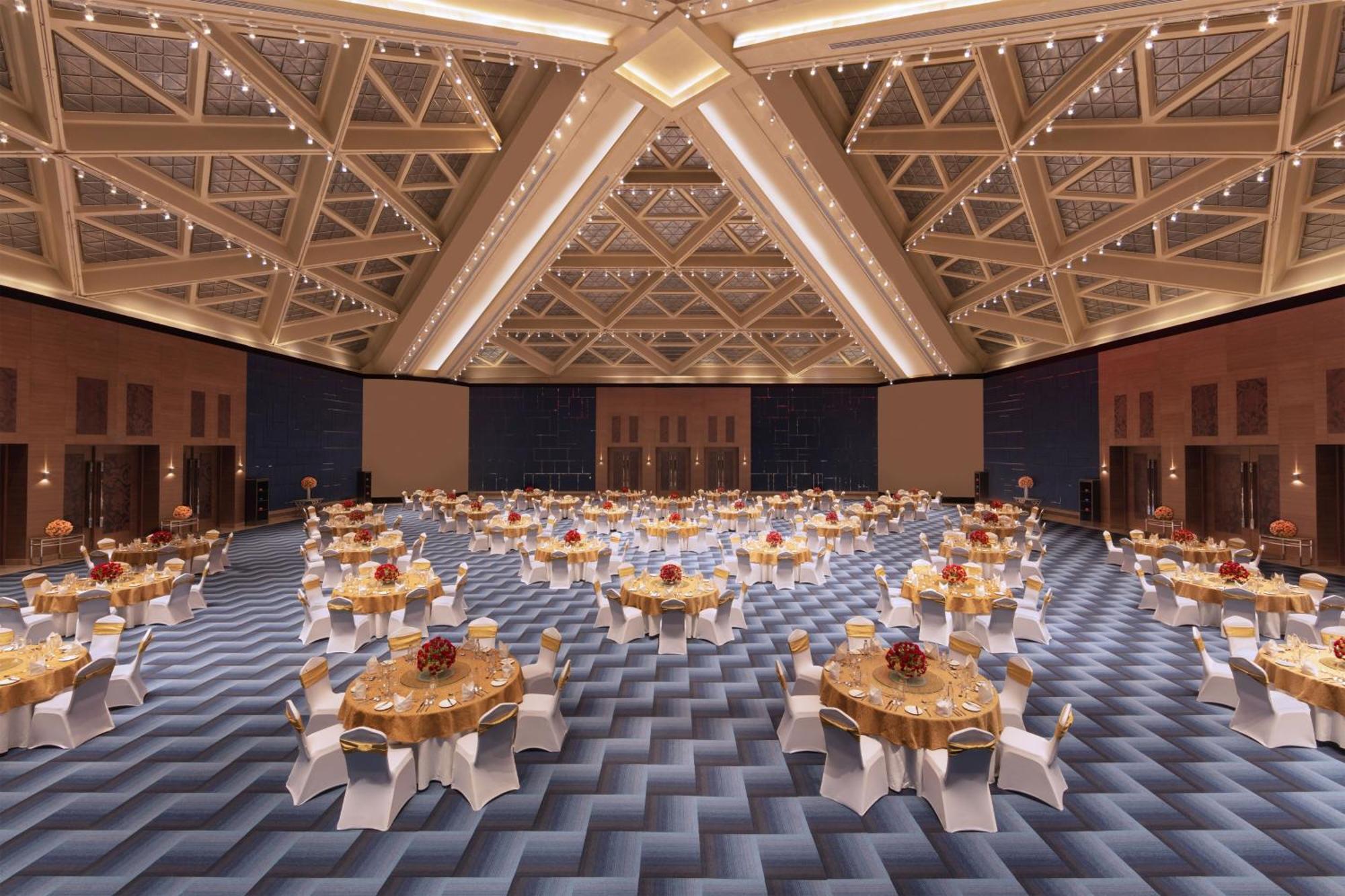 Sheraton Grand Bengaluru Whitefield Hotel & Convention Center Esterno foto