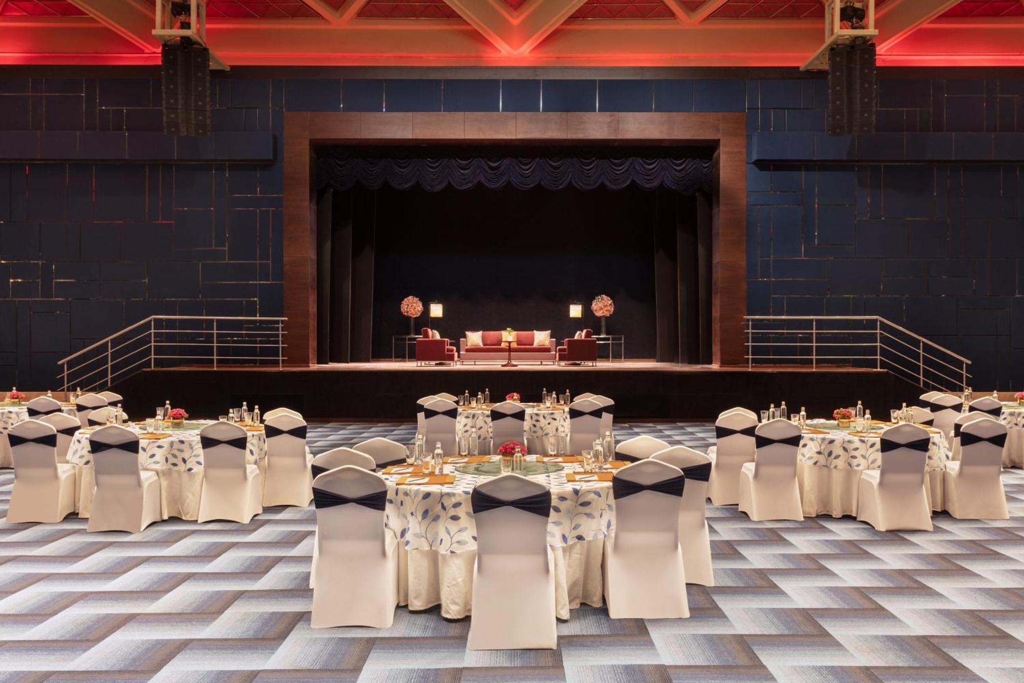 Sheraton Grand Bengaluru Whitefield Hotel & Convention Center Esterno foto