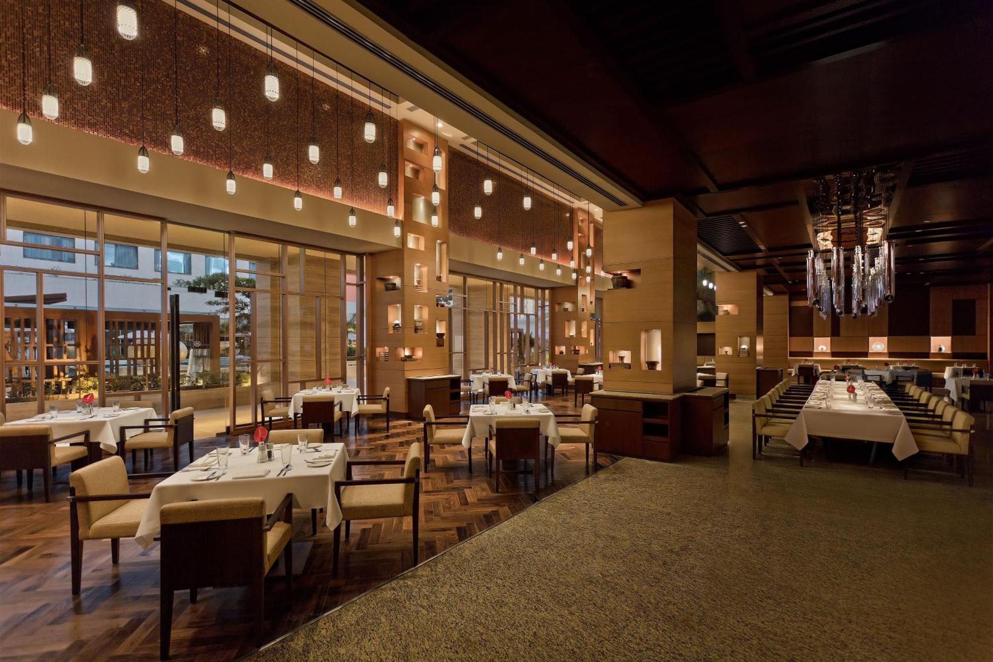 Sheraton Grand Bengaluru Whitefield Hotel & Convention Center Esterno foto
