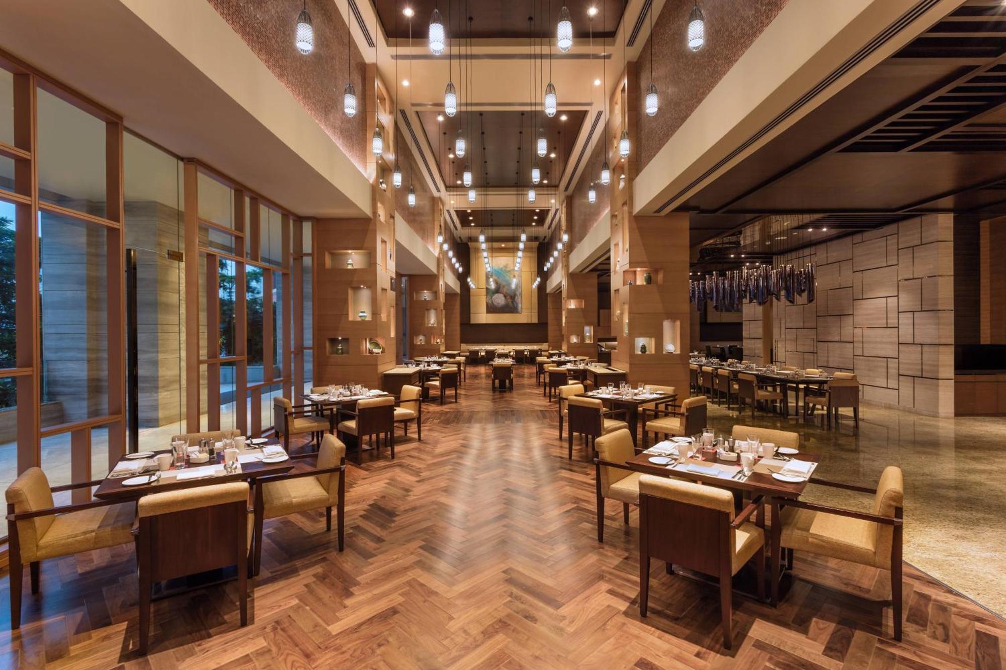Sheraton Grand Bengaluru Whitefield Hotel & Convention Center Esterno foto