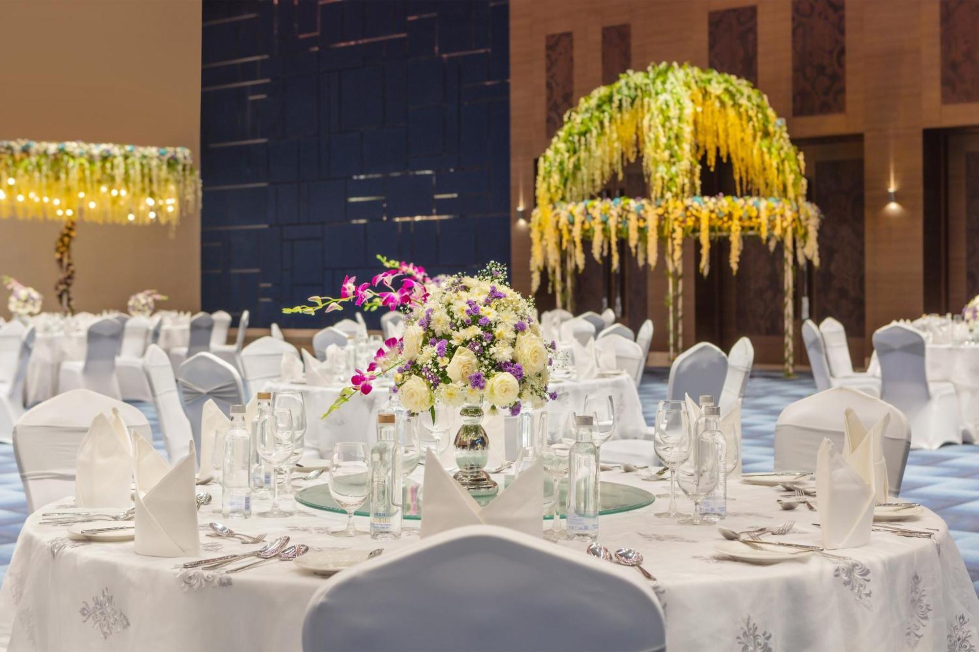 Sheraton Grand Bengaluru Whitefield Hotel & Convention Center Esterno foto